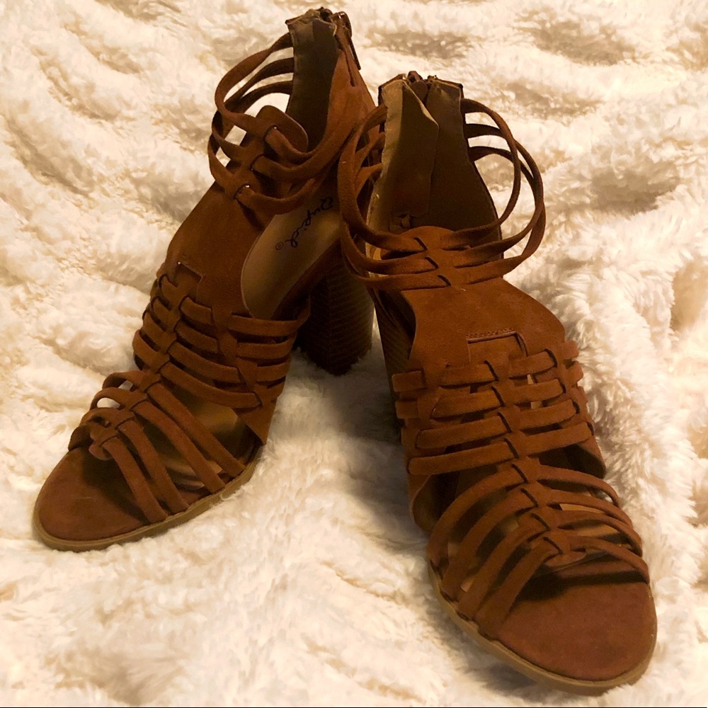 Back zipped heeled sandals